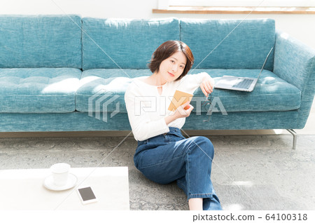 Sofa woman lifestyle Sofa woman lifestyle 64100318