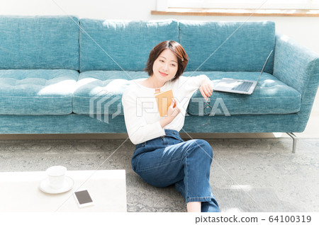 沙發女人的生活方式 64100319