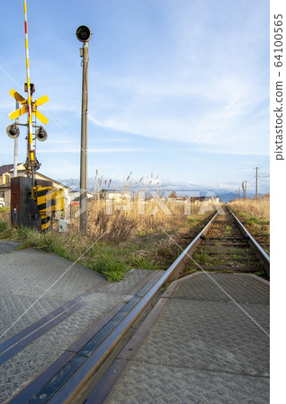 Landscape with tracks 64100565