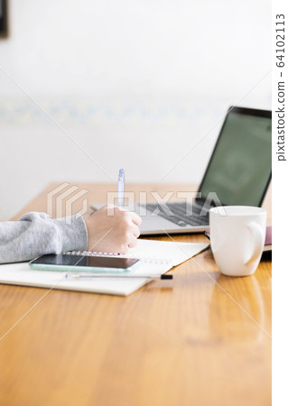 在線學習 64102113