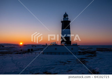 日落和燈塔 64102723