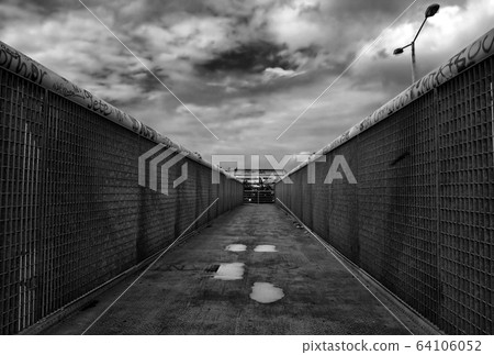 metal overpass 64106052