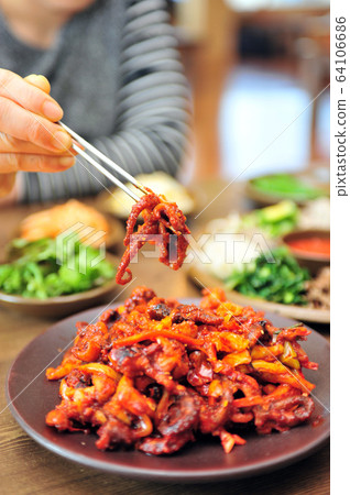 Jjukkumi cuisine, perfect for springtime Jjukkumi cuisine, perfect for springtime 64106686