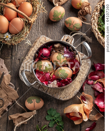 Dying Easter eggs with onion peels with a pattern 64107160
