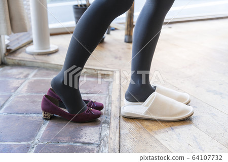 脫鞋 脫鞋 64107732