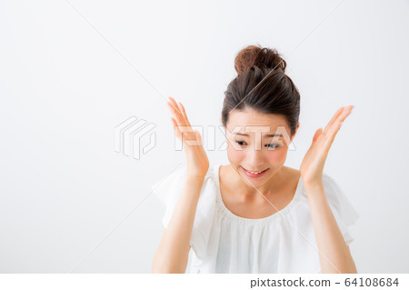 Troubling women Troubling women 64108684