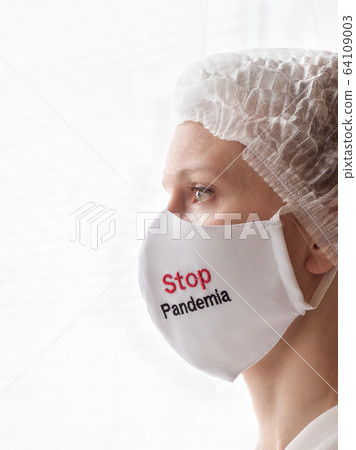 Doctor wearing protection face mask  64109003