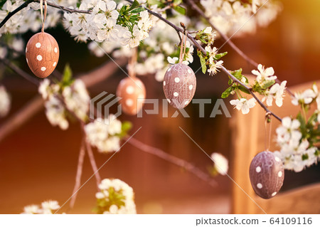 Easter eggs on bokeh colorful background. Holiday concept 64109116