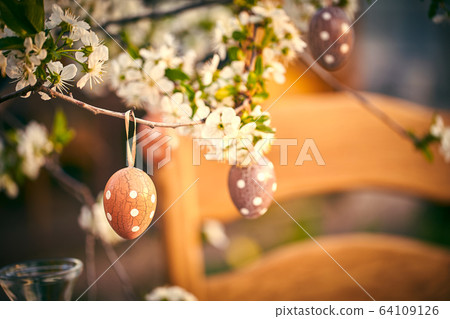 Traditional russian Easter cottage cheese dessert. Orthodox paskha, kulich cakes on table. Traditional russian Easter cottage cheese dessert. Orthodox paskha, kulich cakes on table. 64109126