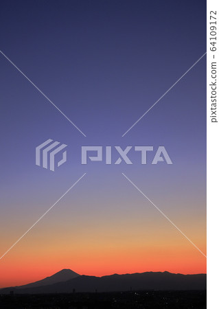 Fuji from Yokohama (evening view) Fuji from Yokohama (evening view) 64109172