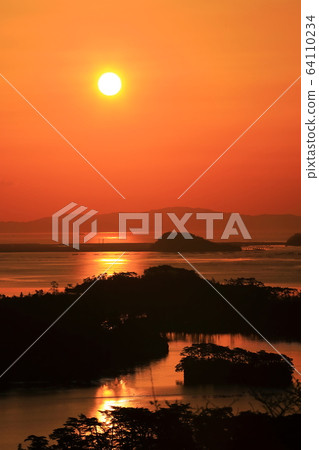 [宮城縣]日出時的松島灣（日本三景） 64110234