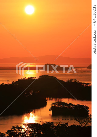 [宮城縣]日出時的松島灣（日本三景） 64110235