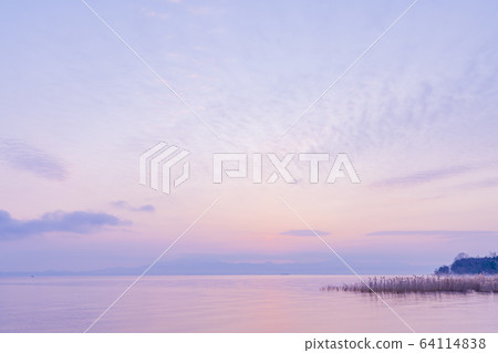 滋賀縣琵琶湖 64114838