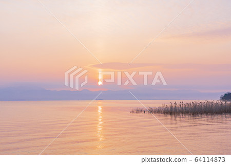 滋賀縣琵琶湖 64114873