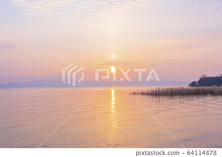 滋賀縣琵琶湖 64114878