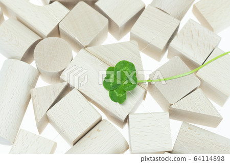 Four-leaf clover and building blocks Four-leaf clover and building blocks 64114898