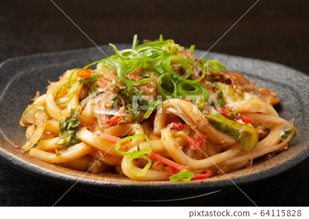 stir-fried udon  64115828