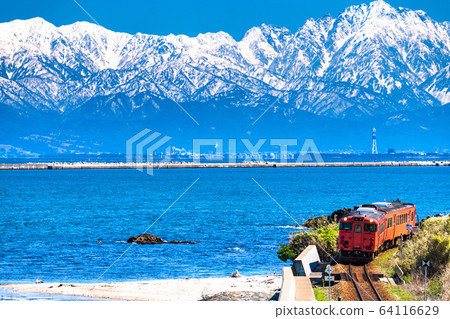 《Toyama Prefecture》Amaharashi Coast and Himi Line/Scenic Local Line 64116629