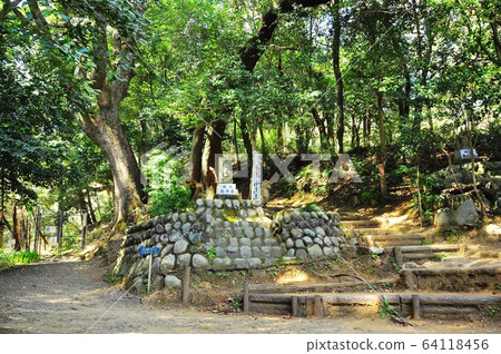 神奈川縣厚木市,飯山白山森林公園徒步旅行路線,音坂和onezaka入口 神奈川縣厚木市,飯山白山森林公園徒步旅行路線,音坂和onezaka入口 64118456