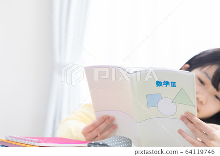 女學生在家學習 女學生在家學習 64119746