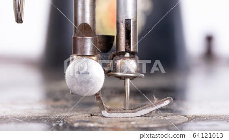 Antique, vintage sewing machine close-up 64121013