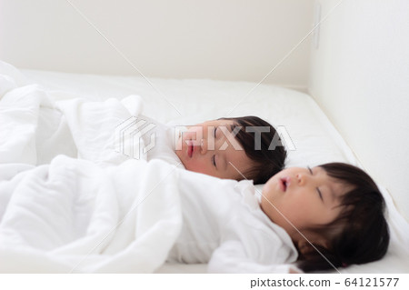 Child nap Child nap 64121577