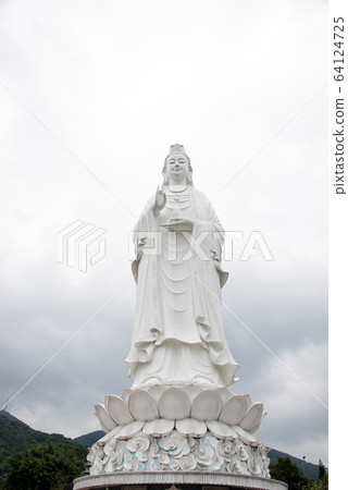 The statue of buddha in Linh Ung Pagoda (Lady Buddha Temple), Da Nang, Vietnam 64124725