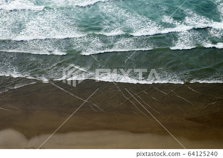 Landscape with waves 64125240