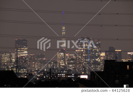 Tokyo cityscape in Japan New Corona "Urban block". Behind the "fence" (high-voltage electric wire), the heart of Tokyo = 7th, an emergency declaration was announced. Tokyo cityscape in Japan New Corona "Urban block". Behind the "fence" (high-voltage electric wire), the heart of Tokyo = 7th, an emergency declaration was announced. 64125628