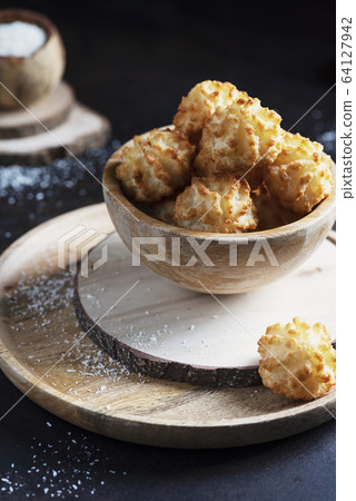 Traditional italian cookies with coconut 64127942
