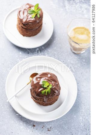Chocolate mini cake with chocolate ganash and mint Chocolate mini cake with chocolate ganash and mint 64127986