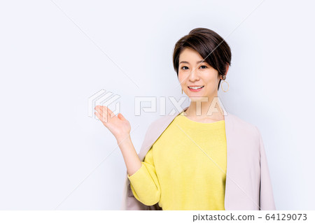 Women pose Women pose 64129073