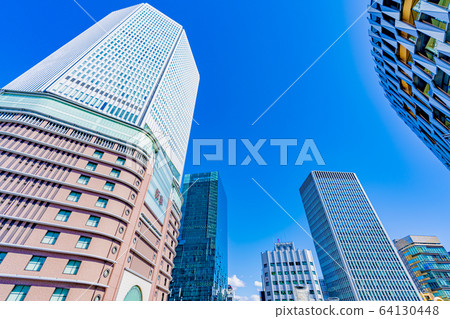 阪急十字路口附近的大阪北都市風景 64130448