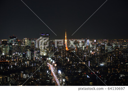 東京都港區和東京鐵塔的夜景（攝於澀谷爭奪戰） 64130697