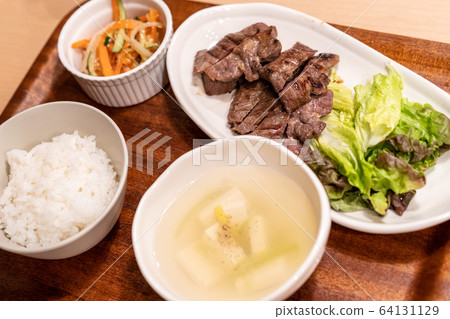 Beef tongue set meal 64131129