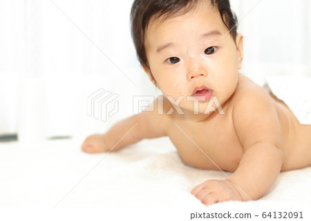 3 month old baby 64132091