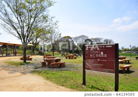 Chigasaki City, Kanagawa Prefecture Chigasaki Satoyama Park Fresh green and blue sky at barbecue Chigasaki City, Kanagawa Prefecture Chigasaki Satoyama Park Fresh green and blue sky at barbecue 64134505