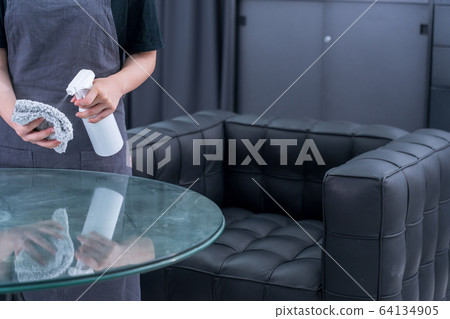 Clean, clean, epidemic prevention office, clean office table surface, housekeeping woman 64134905