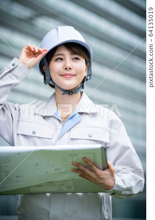 Worker Female General contractor Worker Female General contractor 64135019