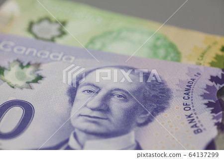 Canadian 10 and 20 dollars bank notes 64137299