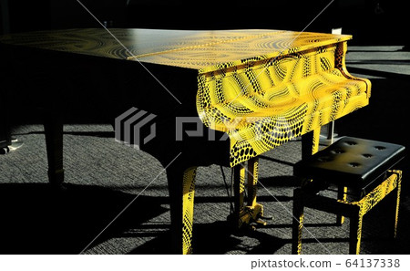 Tokyo Metropolitan Government Piano 64137338