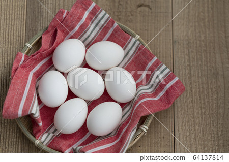 An egg An egg 64137814