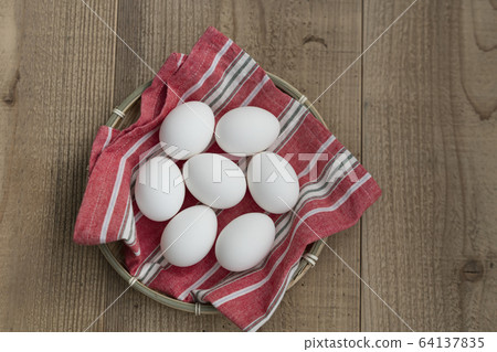 An egg An egg 64137835