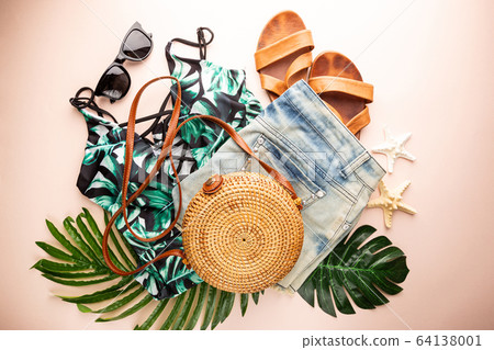 Summer holiday flat lay Summer holiday flat lay 64138001