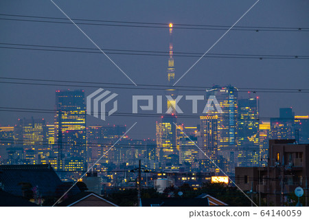 Tokyo cityscape in Japan New Corona "Urban block". Behind the "fence" (high-voltage electric wire), the heart of Tokyo = 7th, an emergency declaration was announced. Tokyo cityscape in Japan New Corona "Urban block". Behind the "fence" (high-voltage electric wire), the heart of Tokyo = 7th, an emergency declaration was announced. 64140059