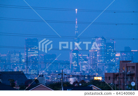 Tokyo cityscape in Japan New Corona "Urban block". Behind the "fence" (high-voltage electric wire), the heart of Tokyo = 7th, an emergency declaration was announced. Tokyo cityscape in Japan New Corona "Urban block". Behind the "fence" (high-voltage electric wire), the heart of Tokyo = 7th, an emergency declaration was announced. 64140060