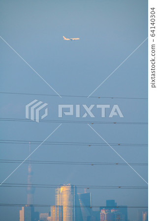 日本新科羅納“城市街區”的東京城市景觀。在“圍欄”(高壓電線)的背後,東京的心臟= 7日,宣布了緊急聲明。 日本新科羅納“城市街區”的東京城市景觀。在“圍欄”(高壓電線)的背後,東京的心臟= 7日,宣布了緊急聲明。 64140304