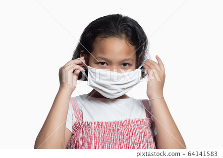 Children wear germ prevention masks 64141583
