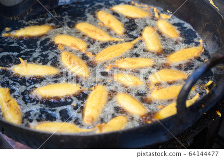 Famous Indian Street food, Fried Spicy Chilli Pakora in Jodhpur Famous Indian Street food, Fried Spicy Chilli Pakora in Jodhpur 64144477