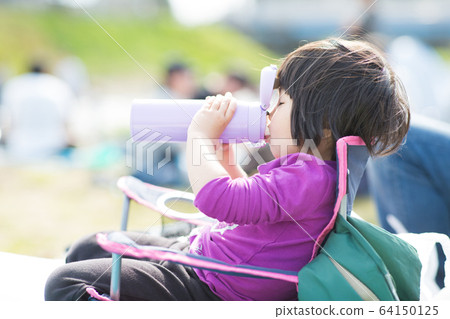 Child to camp 64150125